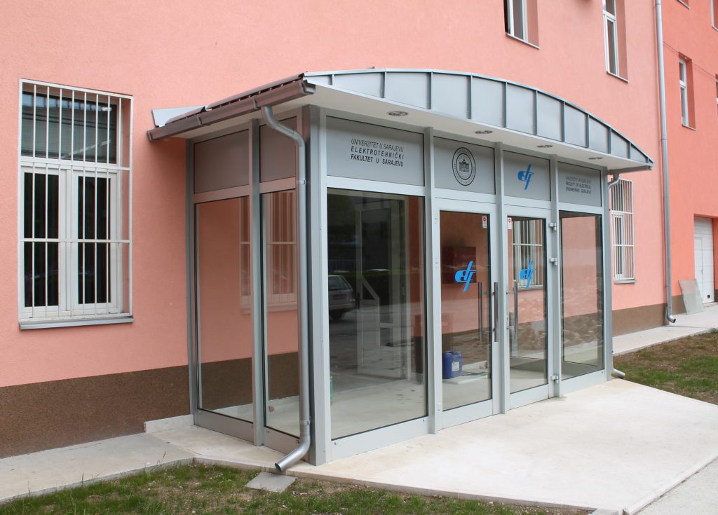 ETF Sarajevo — ulazni portal FEAL T65 sa limenom nadstrešnicom